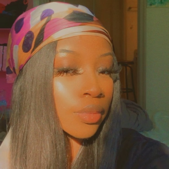 Meet your Posher, Jade - Picture 1 of 1